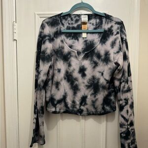 PINK Victoria's Secret Black and Gray Tie-Dye Long Sleeve Top